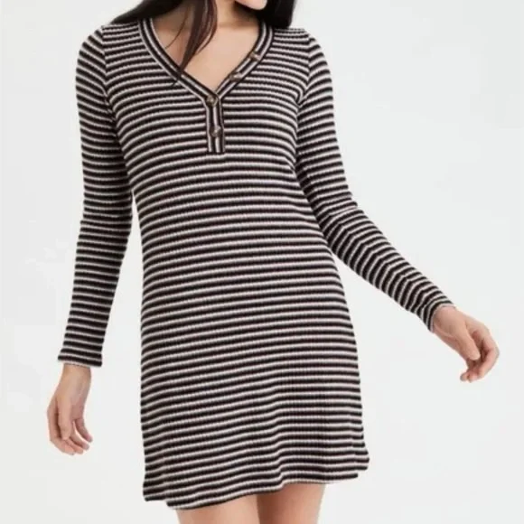 American Eagle Outfitters Women's Striped Henley sweater Dress Size Medium NWT American Eagle Outfitters Women's Striped Henley sweater Dress Size Medium NWT